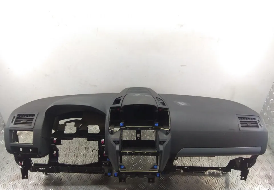 Car dashboard made of integral skin foam