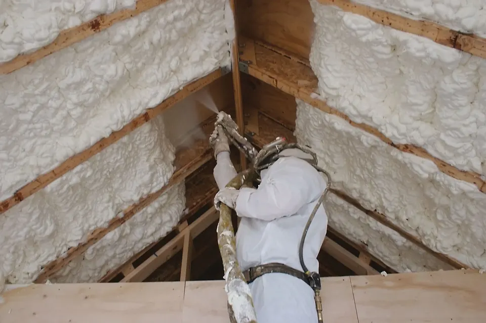 Spraying polyurethane foam under a roof