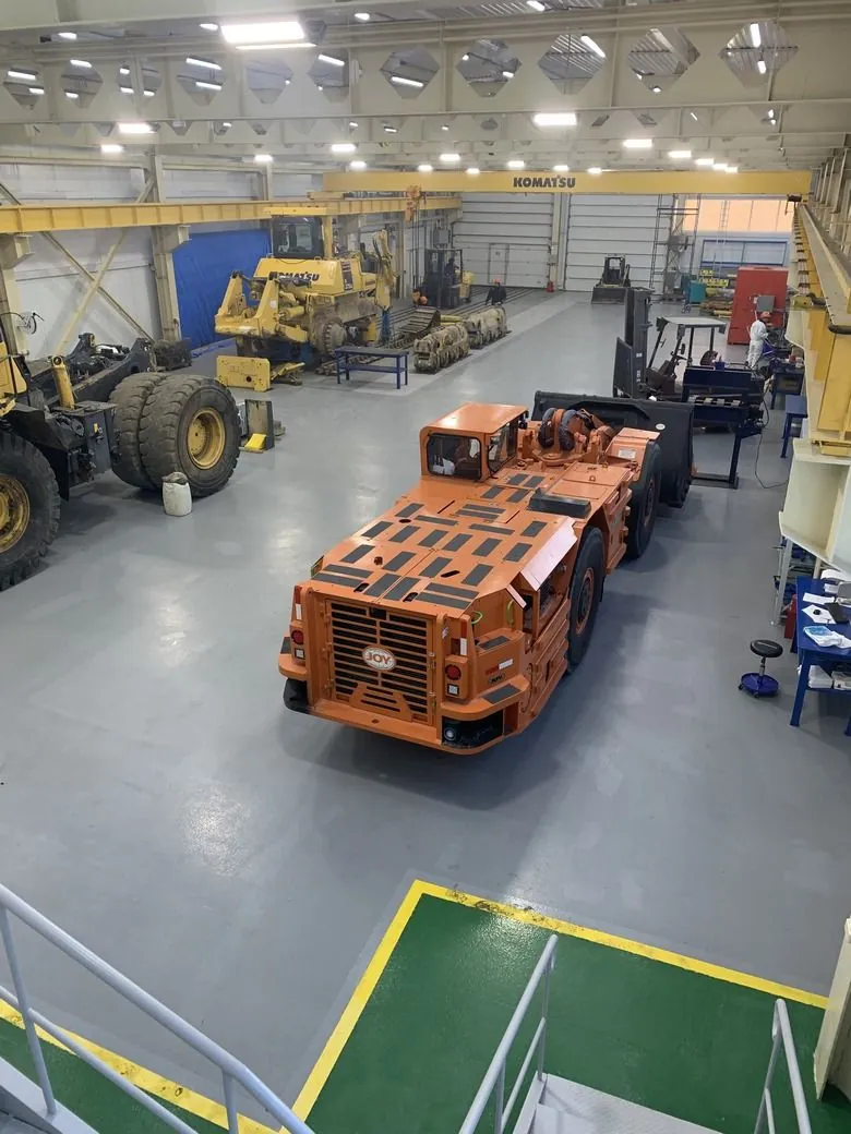 Heavy machinery garage, photo 3
