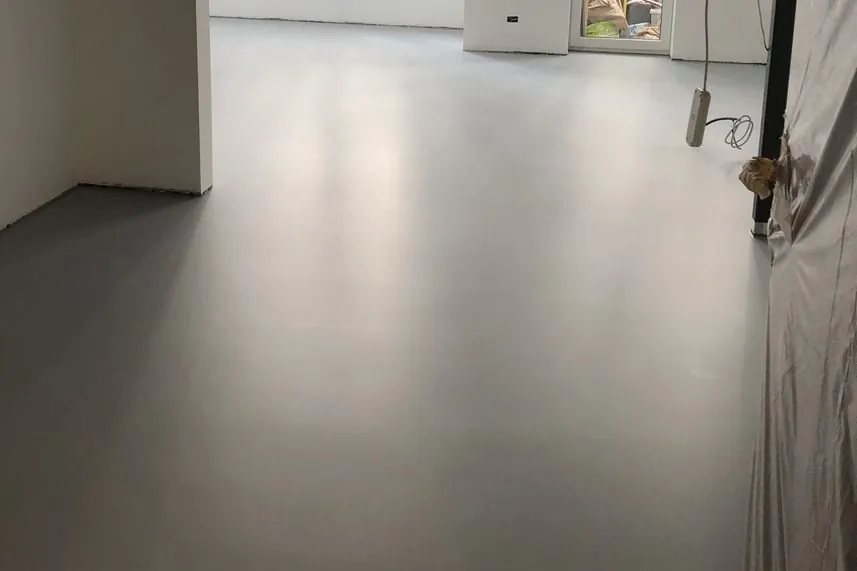 Matt floor in an apartment, photo 2